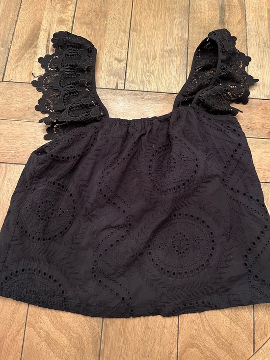 Evereve Tops - Evereve Black Eyelet Lace-Trim Tank Top size Small
